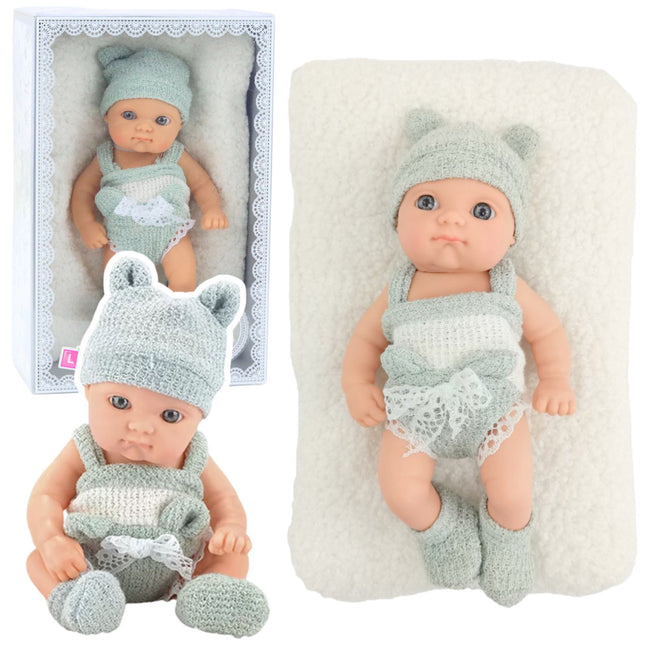 Lalka Bobas Niemowlak Z Kocykiem Biało-Szare Ubranko Czapeczka 18 cm